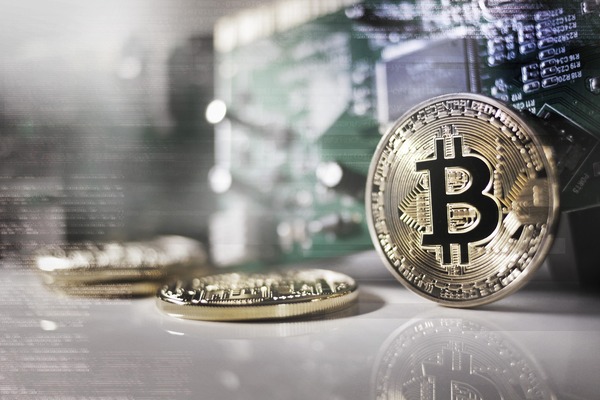 Ethereum and BNB Smart Chain coins representing an ERC20 to BEP20 USDT exchange
