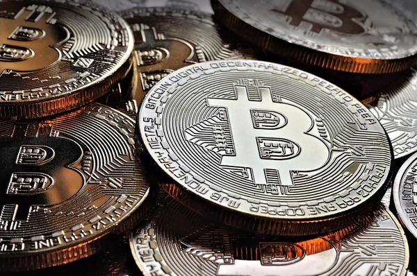 Solana and TRON coins representing a Solana to TRC20 USDT exchange
